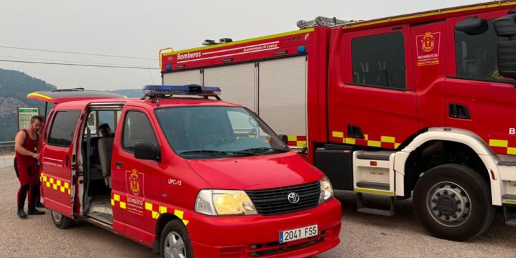 Cinco bomberos de Cuenca rescatan a un accidentado en las pozas de El Tranco en Villalba Cinco bomberos de Cuenca rescatan a un accidentado en las pozas de El Tranco en Villalba