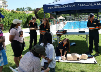 Cómo actuar ante un ahogamiento: Guadalajara forma a las familias en la piscina de San Roque tras el repunte nacional