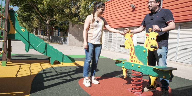 Completada la renovación de las zonas de columpios de los seis colegios públicos de Azuqueca Completada la renovación de las zonas de columpios de los seis colegios públicos de Azuqueca