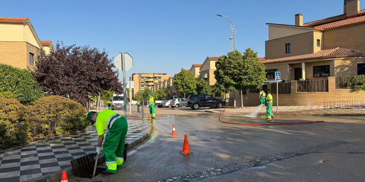Continúa la Campaña de Limpieza Intensiva del Ayuntamiento de Cuenca en Cerro de la Estrella y avda. Reyes Católicos e inmediaciones