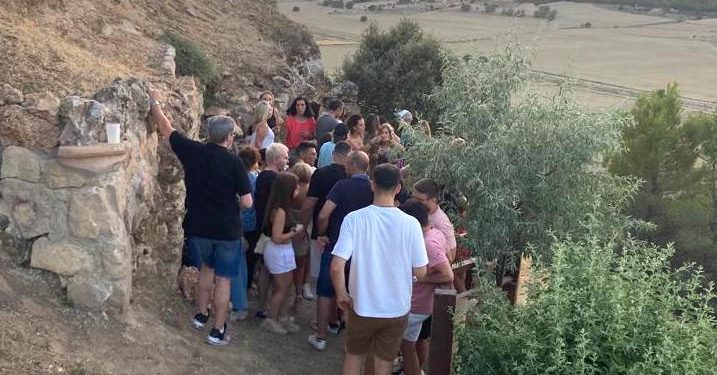 Cuevas de Velasco abre este sábado las puertas de sus cuevas en una de las citas más esperadas del verano 1 Cuevas de Velasco abre este sábado las puertas de sus cuevas en una de las citas más esperadas del verano