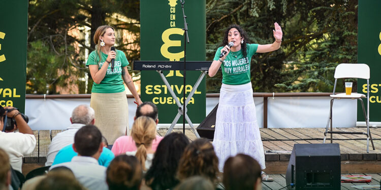 DOS MUJERES MUY RURALES