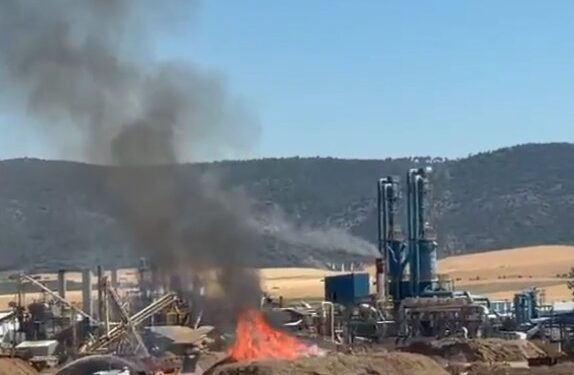Declarado un incendio en el recinto exterior de Pinasa 1 Declarado un incendio de astillas en el recinto exterior de Pinasa