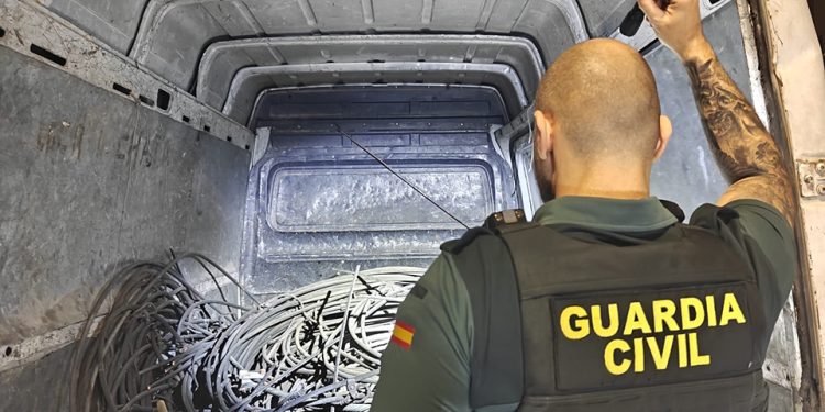 Detenido en la A-2 un hombre tras robar cable de la estación de tren de Baides Detenido en la A-2 un hombre tras robar cable de la estación de tren de Baides