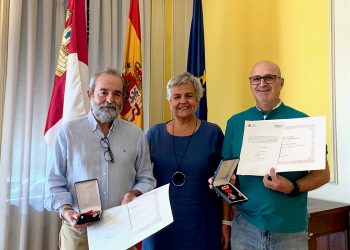 Dos vecinos de Cuenca condecorados por jugarse la vida para evitar dos suicidios en la ciudad