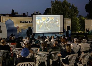 E.T. aterriza en Adoratrices y conquista una noche de cine bajo al aire libre