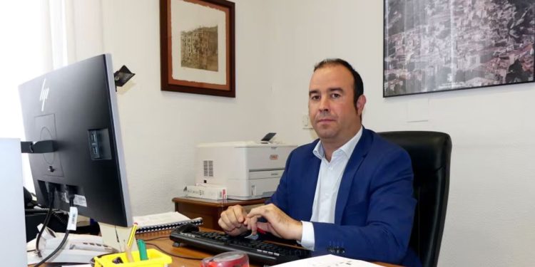 El Ayuntamiento de Casasimarro da un paso decisivo para reforzar la seguridad con la creación de cuatro plazas de Policía Local 1 El Ayuntamiento de Casasimarro da un paso decisivo para reforzar la seguridad con la creación de cuatro plazas de Policía Local
