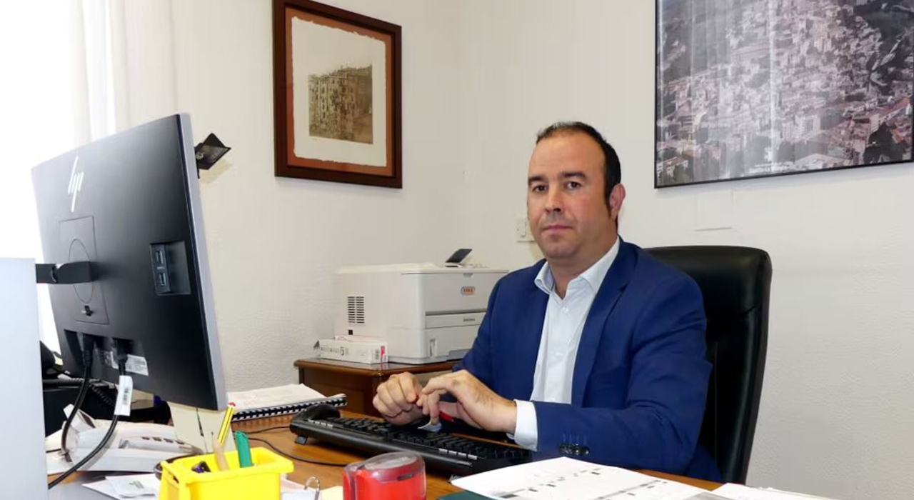 El Ayuntamiento de Casasimarro da un paso decisivo para reforzar la seguridad con la creación de cuatro plazas de Policía Local 2 El Ayuntamiento de Casasimarro da un paso decisivo para reforzar la seguridad con la creación de cuatro plazas de Policía Local