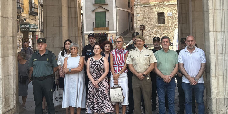 El Ayuntamiento de Cuenca realiza un minuto de silencio por las víctimas del incendio de Los Gallardos, en Almería 1 El Ayuntamiento de Cuenca realiza un minuto de silencio por las víctimas del incendio de Los Gallardos, en Almería
