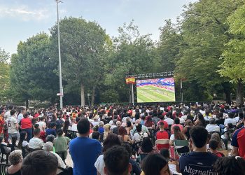 El Ayuntamiento de Cuenca volverá a instalar una pantalla gigante este martes en el Parque de Santa Ana para el partido de semifinales de la Selección