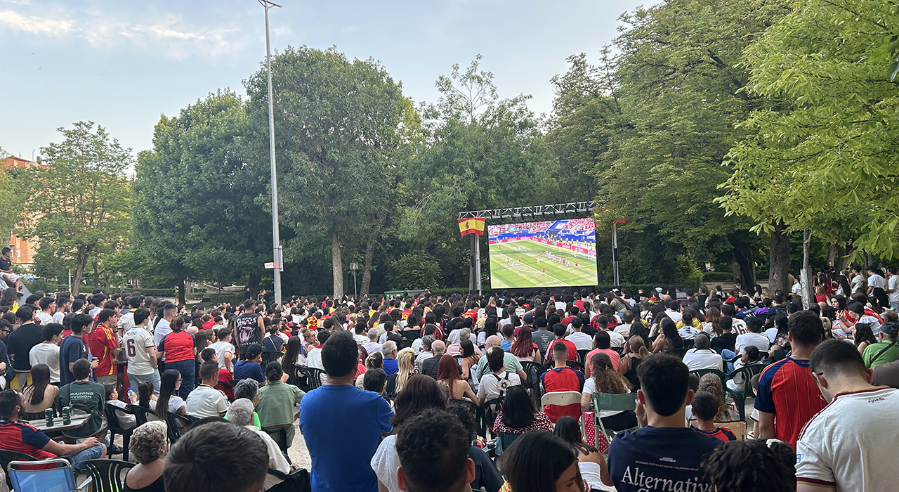 El Ayuntamiento de Cuenca volverá a instalar una pantalla gigante este martes en el Parque de Santa Ana para el partido de semifinales de la Selección 2 El Ayuntamiento de Cuenca volverá a instalar una pantalla gigante este martes en el Parque de Santa Ana para el partido de semifinales de la Selección
