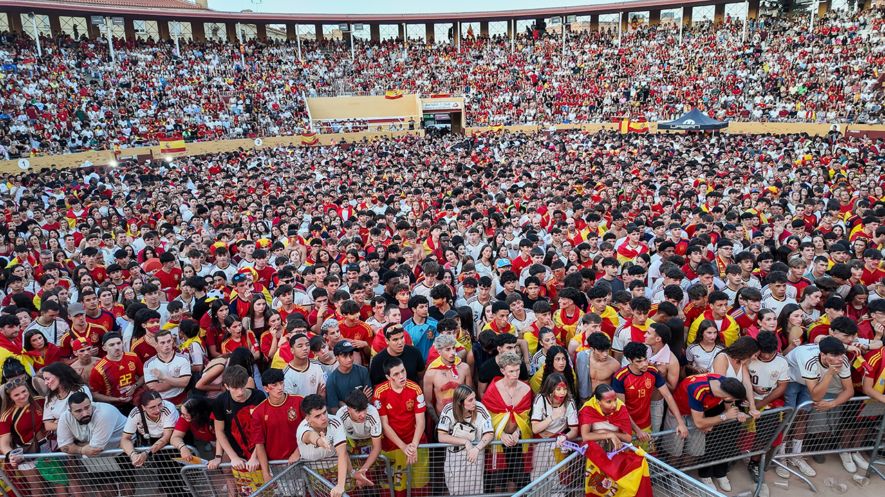 El Coso de las Cruces reúne a 7.000 guadalajareños en la histórica celebración del Mundial de España 1 El Coso de las Cruces reúne a 7.000 guadalajareños en la histórica celebración del Mundial de España