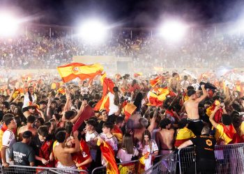 El Coso de las Cruces reúne a 7.000 guadalajareños en la histórica celebración del Mundial de España