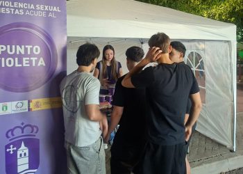 El Punto Violeta cerró su presencia en las Fiestas de Cabanillas concienciando contra las agresiones sexuales