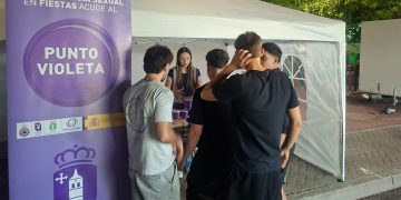 El Punto Violeta cerró su presencia en las Fiestas de Cabanillas concienciando contra las agresiones sexuales