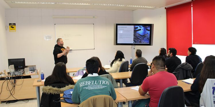 El Vivero de AJE en Cuenca impulsa el empleo local con diez cursos técnicos en Fermín Caballero