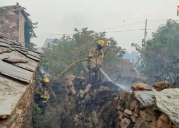 El incendio de La Mierla calcina 13.000 hectáreas y eleva a 21 los núcleos evacuados o confinados en la Sierra Norte