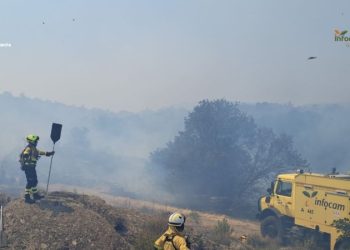 El incendio de La Mierla cerca nuevos pueblos: confinados Galve de Sorbe y los Condemios ante el avance del fuego