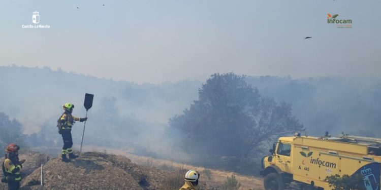 El incendio de La Mierla cerca nuevos pueblos: confinados Galve de Sorbe y los Condemios ante el avance del fuego El incendio de La Mierla cerca nuevos pueblos: confinados Galve de Sorbe y los Condemios ante el avance del fuego