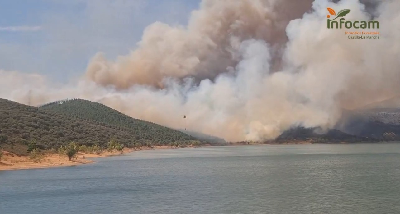 El incendio de La Mierla fuerza también la evacuación de Bustares, Villares de Jadraque y Veguillas y el confinamiento de Hiendelaencina 1 El incendio de La Mierla fuerza también la evacuación de Bustares, Villares de Jadraque y Veguillas y el confinamiento de Hiendelaencina
