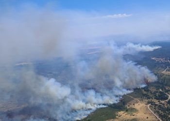El incendio de La Mierla sigue en nivel 2 con 395 personas desplegadas y el foco puesto en Los Condemios
