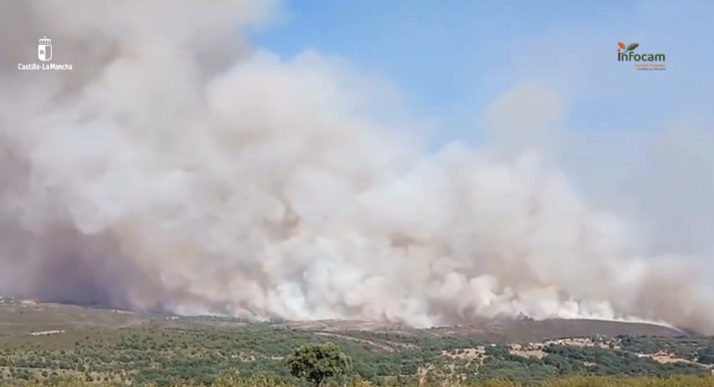 El incendio de La Mierla supera los 100 kilómetros de perímetro en Guadalajara y avanza hacia Atienza 1 El incendio de La Mierla supera los 100 kilómetros de perímetro en Guadalajara y avanza hacia Atienza