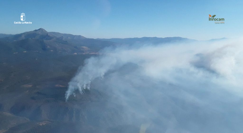 El incendio de La Mierla avanza hacia Semillas y calcina 3.483 hectáreas en plena alerta extrema para el fin de semana 1 El incendio de la Sierra Norte obliga a evacuar a 47 estudiantes a Humanes y suspende el campamento de Umbralejo