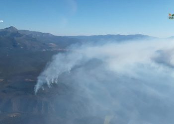 El incendio de la Sierra Norte obliga a evacuar a 47 estudiantes a Humanes y suspende el campamento de Umbralejo