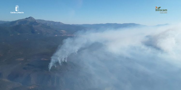 El incendio de la Sierra Norte obliga a evacuar a 47 estudiantes a Humanes y suspende el campamento de Umbralejo 1 El incendio de la Sierra Norte obliga a evacuar a 47 estudiantes a Humanes y suspende el campamento de Umbralejo
