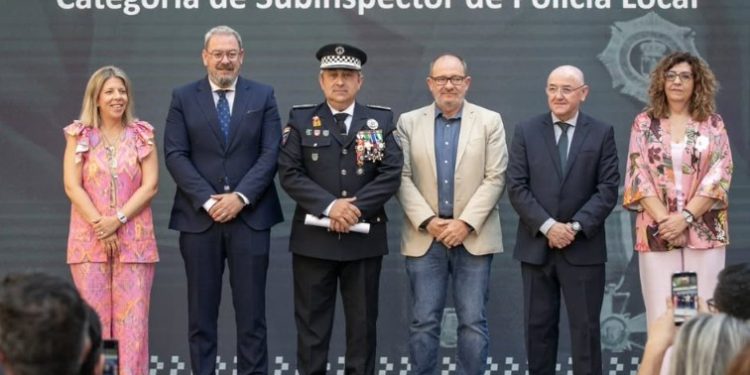 El jefe de la Policía Local de Cuenca, Ángel Barrios, asciende oficialmente a la categoría de subinspector 1 El jefe de la Policía Local, Ángel Barrios, asciende oficialmente a la categoría de subinspector