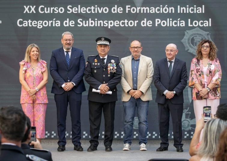 El jefe de la Policía Local de Cuenca, Ángel Barrios, asciende oficialmente a la categoría de subinspector 2 El jefe de la Policía Local, Ángel Barrios, asciende oficialmente a la categoría de subinspector