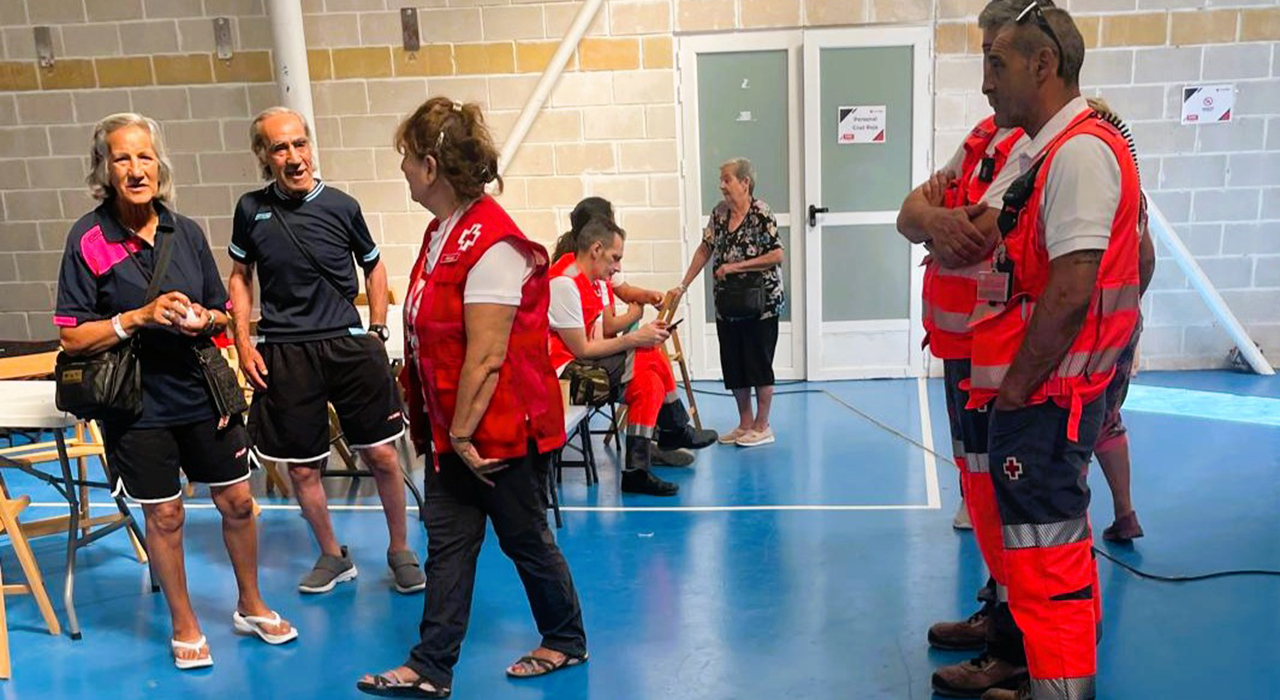 El polideportivo de Humanes ha acogido a 193 vecinos de la Sierra Norte evacuados por el incendio de La Mierla