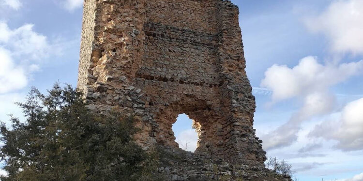 El riesgo de colapso en la Torre de Chilluentes amenaza el patrimonio historico de Tartanedo 1
