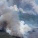 El viento y las altas temperaturas complican el operativo de 332 efectivos en el incendio de La Mierla 3 El viento y las altas temperaturas complican el operativo de 332 efectivos en el incendio de La Mierla