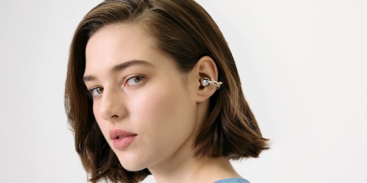 Huawei y Les Néréides reinventan los auriculares open-ear como una pieza de joyería inspirada en la naturaleza y la artesanía Huawei y Les Néréides reinventan los auriculares open-ear como una pieza de joyería inspirada en la naturaleza y la artesanía