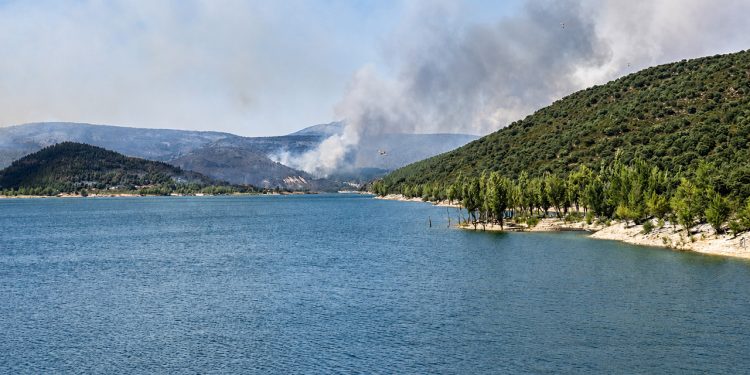 La MAS estudia la necesidad de reforzar de forma preventiva los procesos de tratamiento ante el posible impacto del incendio de La Mierla en la calidad del agua La MAS estudia la necesidad de reforzar de forma preventiva los procesos de tratamiento ante el posible impacto del incendio de La Mierla en la calidad del agua