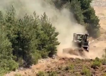 La Mierla encara el incendio ya sin medios aéreos y con 202 efectivos aún desplegados en la Sierra Norte