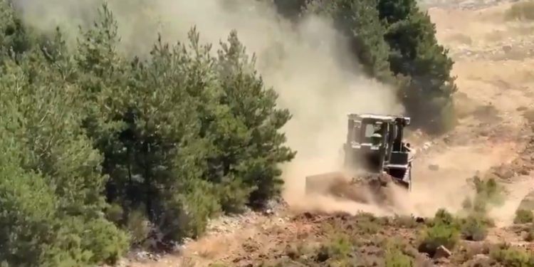 La Mierla encara el incendio ya sin medios aéreos y con 202 efectivos aún desplegados en la Sierra Norte