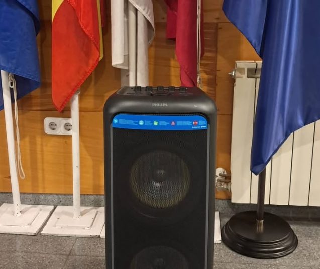 La Policía Local de Cuenca interviene un potente equipo de música a varios jóvenes por botellón en el Parque del Huécar