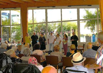 La Residencia Valdeluz reúne a familias de Guadalajara para celebrar el apoyo diario de los abuelos