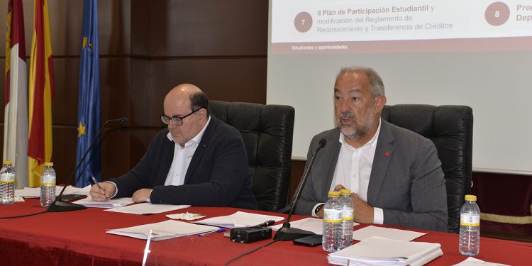 La UCLM consolida su crecimiento y acelera su avance hacia el horizonte 2030 1 La UCLM consolida su crecimiento y acelera su avance hacia el horizonte 2030