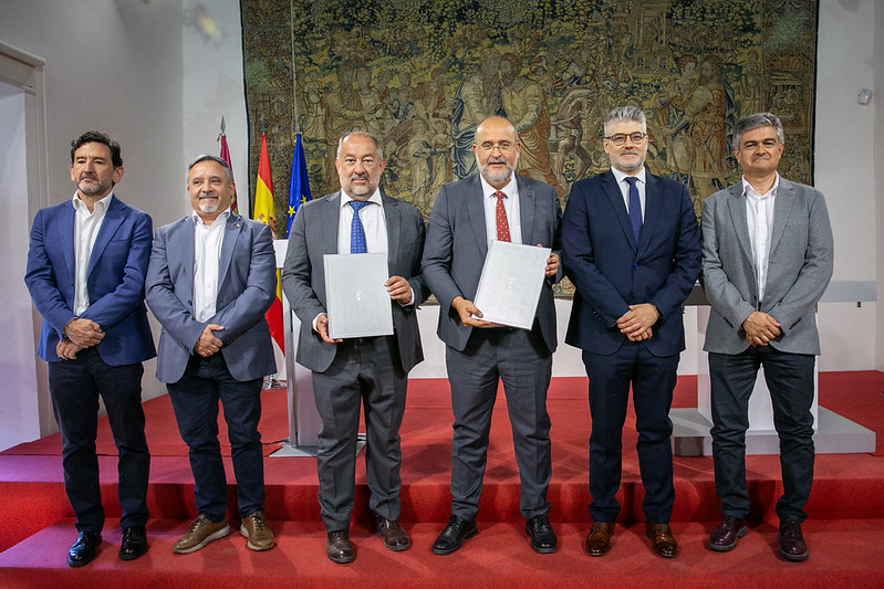 La UCLM y el Gobierno regional crean la Cátedra Institucional de Inteligencia del Dato 2 La UCLM y el Gobierno regional crean la Cátedra Institucional de Inteligencia del Dato