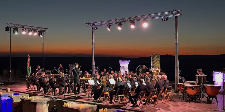 La Unión Musical Villamayorense estrena su 20º aniversario ante 400 personas y un recital en Segóbriga