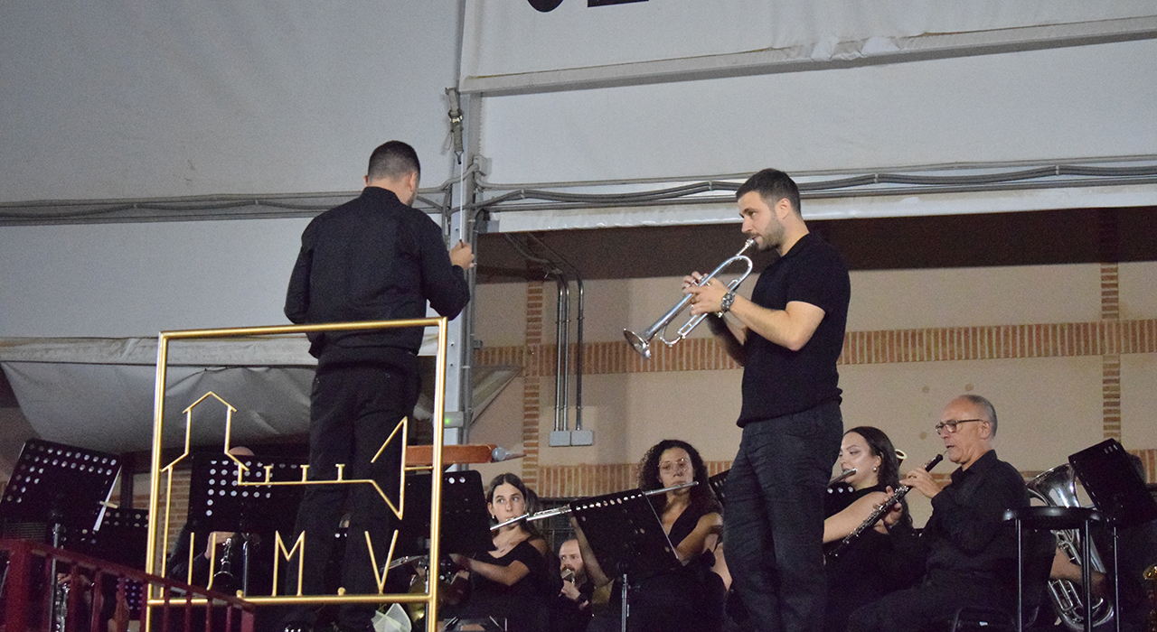 La Unión Musical Villamayorense estrena su 20º aniversario ante 400 personas y un recital en Segóbriga