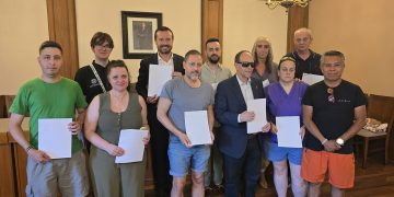 La hostelería de Brihuega incorpora cartas en braille para garantizar un turismo accesible