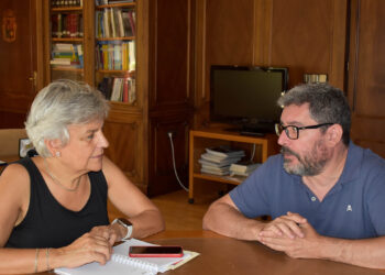 La subdelegada del Gobierno en Cuenca se despide del director provincial del INE, Salvador Llopis La subdelegada del Gobierno en Cuenca se despide del director provincial del INE, Salvador Llopis