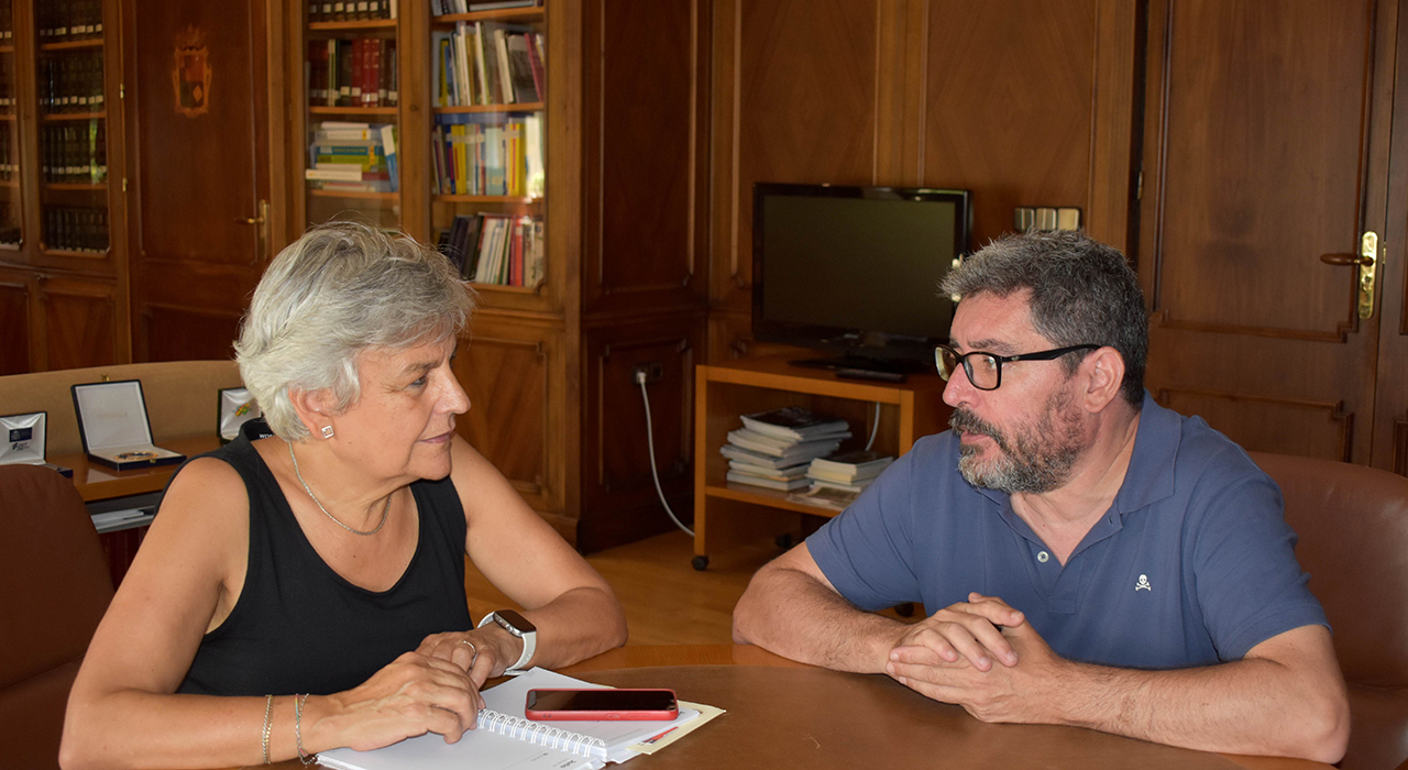 La subdelegada del Gobierno en Cuenca se despide del director provincial del INE, Salvador Llopis 2 La subdelegada del Gobierno de España en Cuenca, M.ª Luz Fernández, ha recibido hoy a Salvador Llopis con motivo de su cese como delegado provincial del Instituto Nacional de Estadística en Cuenca, por su traslado desde hoy a la Delegación Provincial del INE de Albacete.Salvador Llopis Pérez es licenciado en Ciencias Exactas y en Economía por la Universidad de Valencia. Ingresó en el INE como Diplomado en Estadística del Estado trabajando en Servicios Centrales. En 2021 asume la dirección en Delegación Provincial de Cuenca puesto que ha ocupado hasta ayer 30 de junio.M.ª Luz Fernández ha agradecido a Salvador Llopis su trabajo durante estos años al frente de la oficina provincial del INE, así como la colaboración con la Subdelegación del Gobierno.