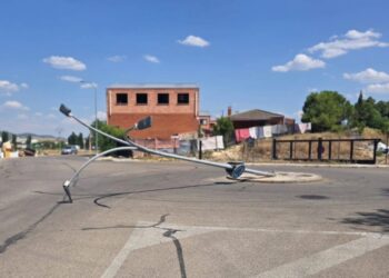 Localizan al conductor que derribó una farola en el polígono de La Cerrajera de Cuenca y abandonó el lugar