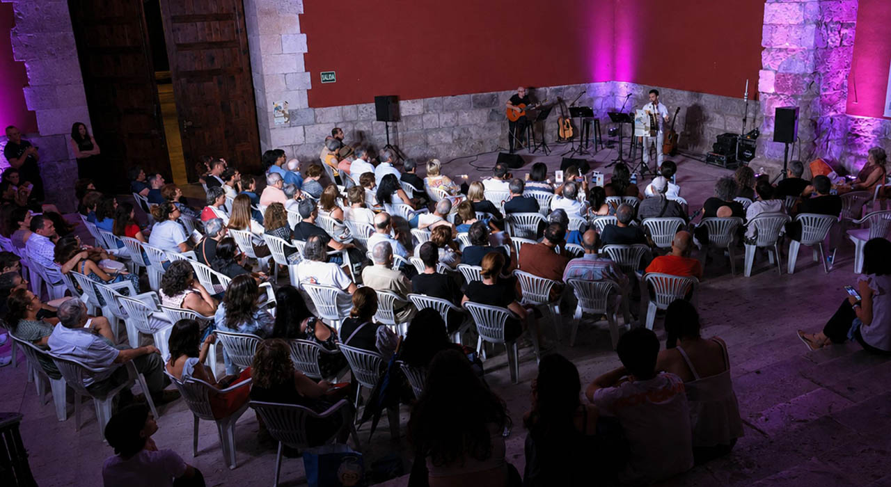 Los Versos a Medianoche resuenan aún en su XXXIII edición en el Palacio del Infantado 2 Los Versos a Medianoche resuenan aún en su XXXIII edición en el Palacio del Infantado