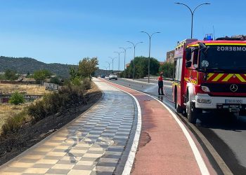 Los bomberos de Cuenca extinguen un incendio de matorral junto al polígono Los Palancares
